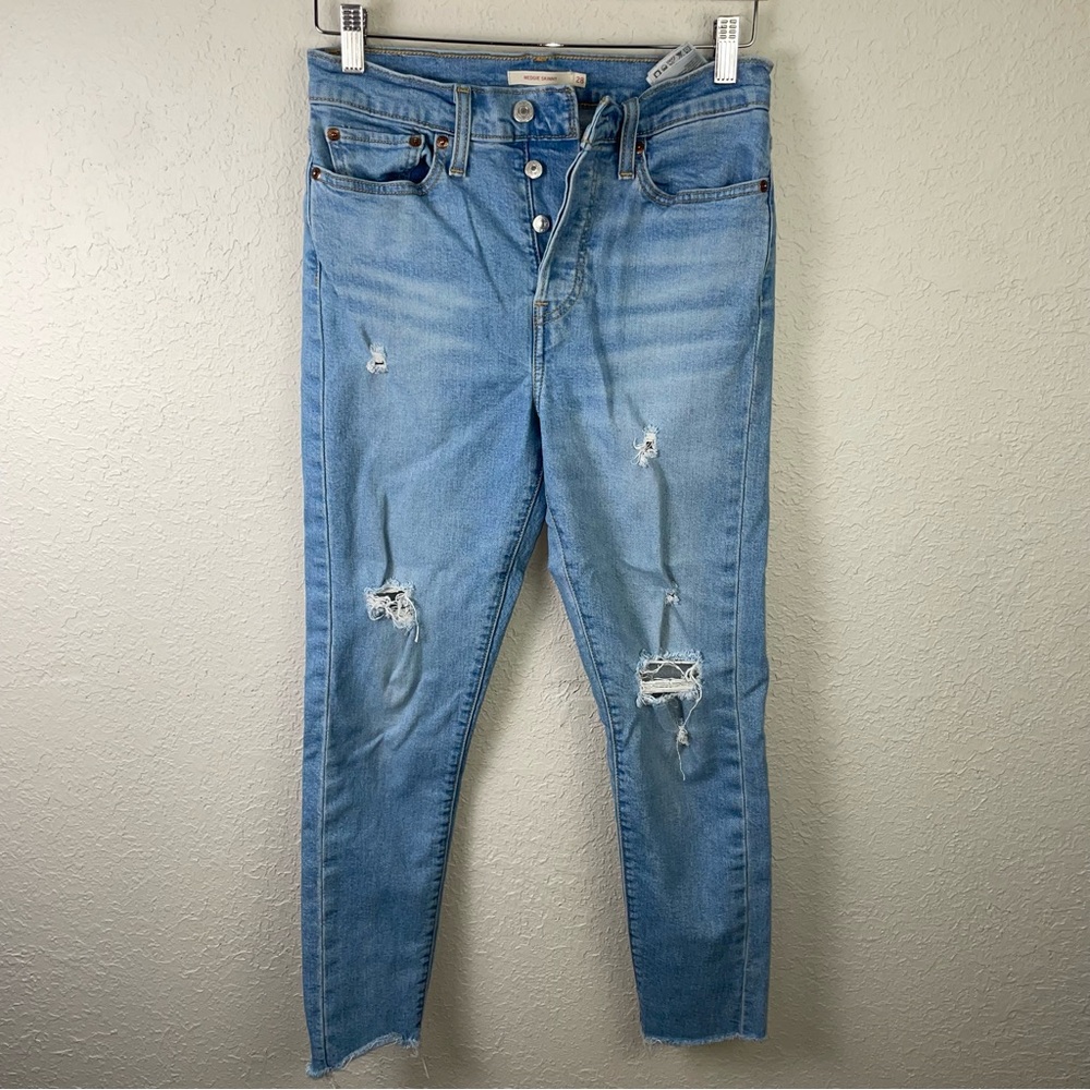 Levi’s Skinny Wedgie High Rise button Fly Distressed Jeans